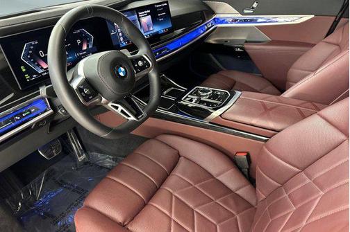 Mineral White Metallic 2025 BMW 740 740i