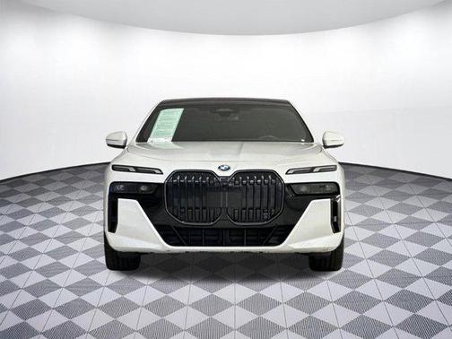 Mineral White Metallic 2025 BMW 740 740i