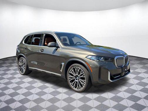 Manhattan Green Metallic 2024 BMW X5 xDrive40i