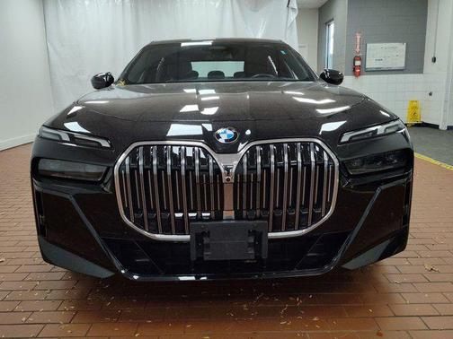 2025 BMW 740 xDrive