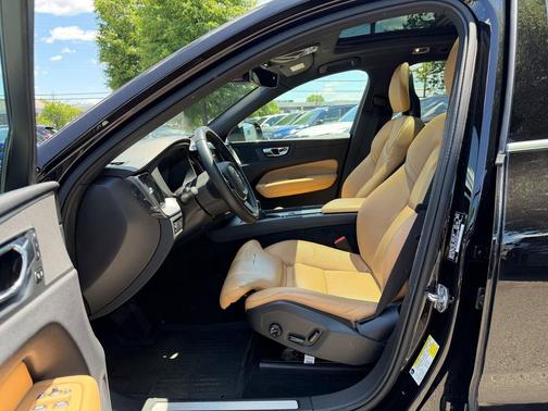 Onyx Black Metallic 2018 Volvo XC60 T5 Inscription