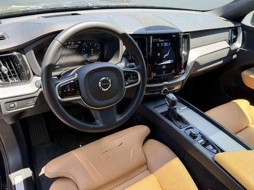 Onyx Black Metallic 2018 Volvo XC60 T5 Inscription