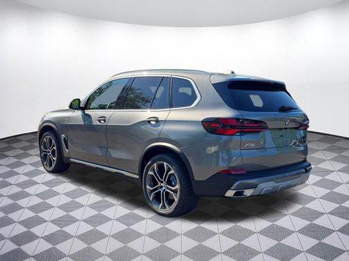 Skyscraper Grey Metallic 2026 BMW X5 xDrive40i