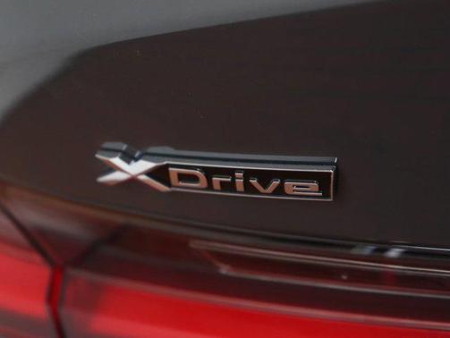 2025 BMW 330 i xDrive