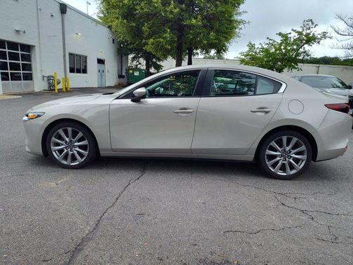 2022 Mazda Mazda3 FWD w/Preferred Package