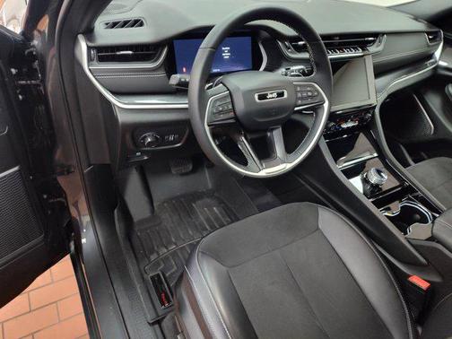 2022 Jeep Grand Cherokee Altitude