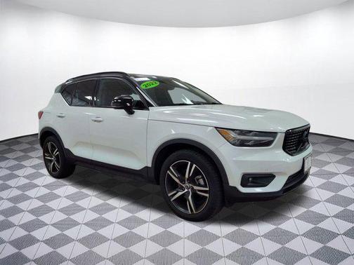 2022 Volvo XC40 T5 R-Design