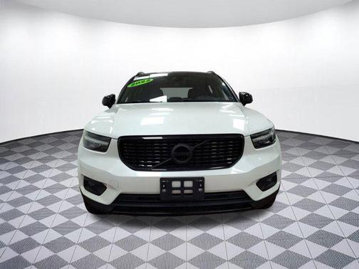 2022 Volvo XC40 T5 R-Design