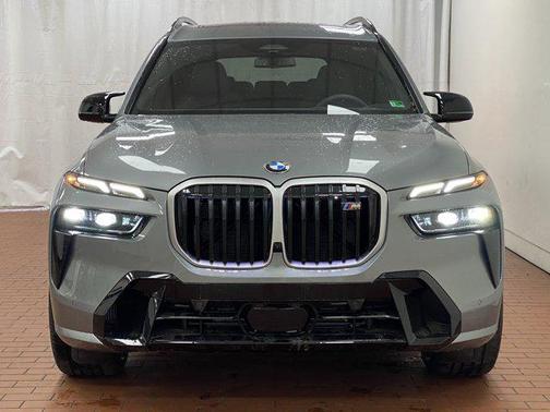 2025 BMW X7 M60i