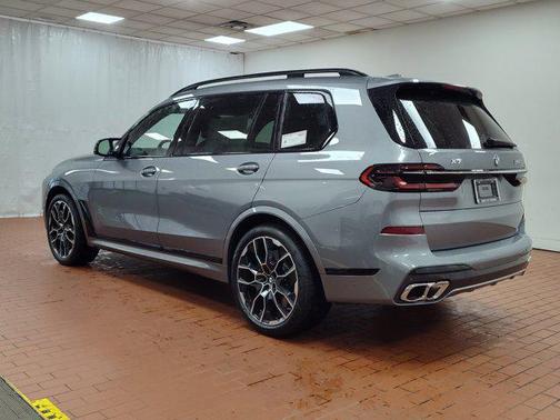 2025 BMW X7 M60i