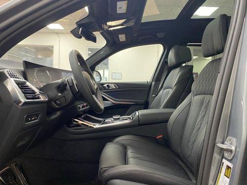 2025 BMW X7 M60i