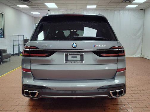 2025 BMW X7 M60i