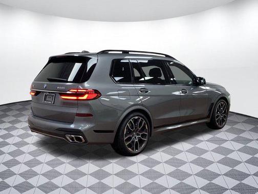 2025 BMW X7 M60i