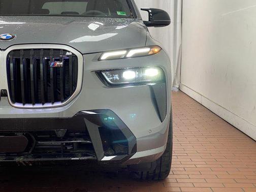 2025 BMW X7 M60i
