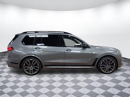 2025 BMW X7 M60i