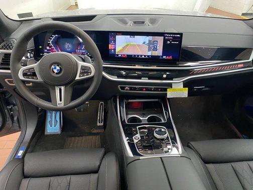 2025 BMW X7 M60i