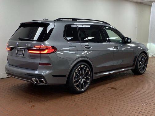 2025 BMW X7 M60i