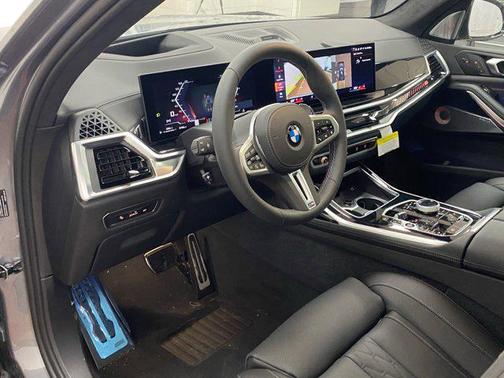 2025 BMW X7 M60i