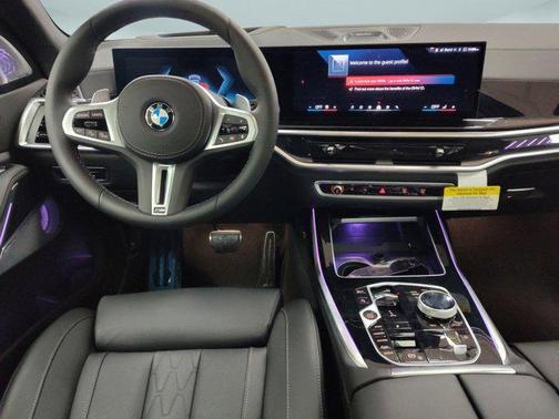 2025 BMW X7 M60i