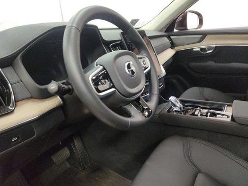 2025 Volvo XC90 B6 Plus 6-Seater