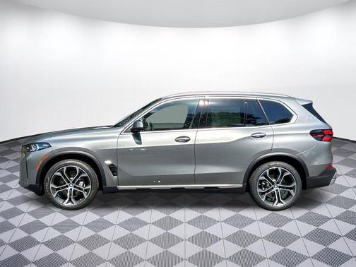 Skyscraper Grey Metallic 2026 BMW X5 xDrive40i
