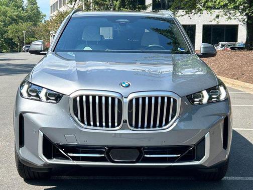 Skyscraper Grey Metallic 2026 BMW X5 xDrive40i
