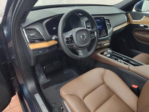 2023 Volvo XC90 B6 Plus 7-Seater