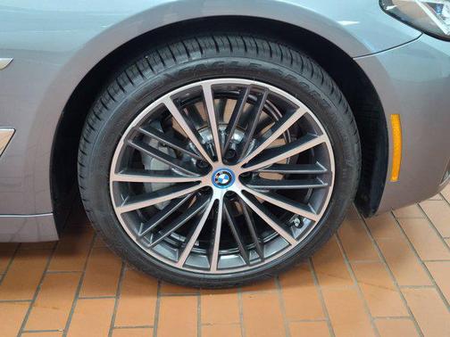 2022 BMW 530e Base