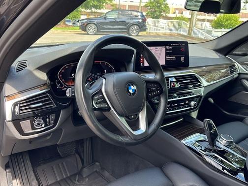Black Sapphire Metallic 2021 BMW 530 xDrive