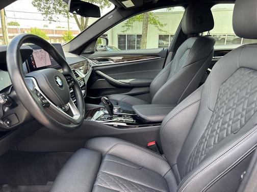 Black Sapphire Metallic 2021 BMW 530 xDrive