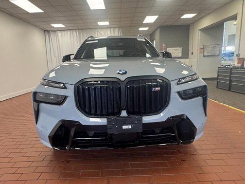 2025 BMW X7 M60i