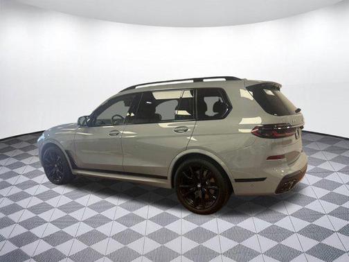 2025 BMW X7 M60i