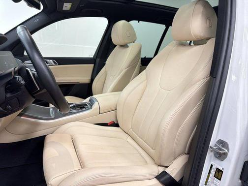 Mineral White Metallic 2022 BMW X5 sDrive40i