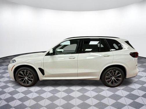 Alpine White 2026 BMW X5 PHEV xDrive50e