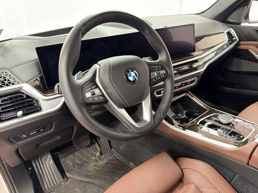 Mineral White Metallic 2024 BMW X5 xDrive40i