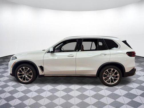 Mineral White Metallic 2024 BMW X5 xDrive40i