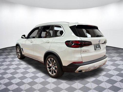Mineral White Metallic 2024 BMW X5 xDrive40i