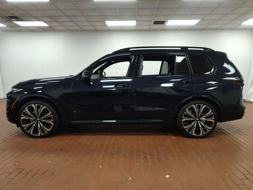 2023 BMW X7 M60i
