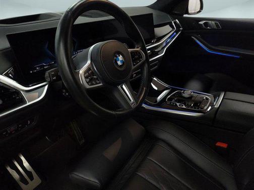 2023 BMW X7 M60i