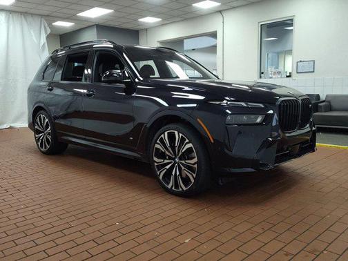 2023 BMW X7 M60i