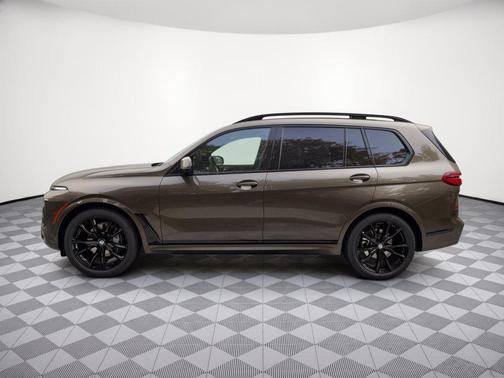 Manhattan Green Metallic 2027 BMW X7 xDrive40i
