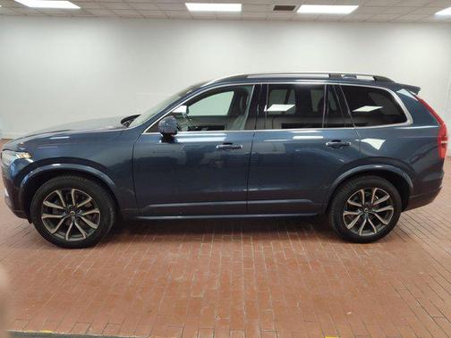 2019 Volvo XC90 T6 Momentum