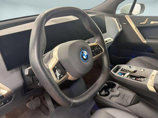 Mineral White Metallic 2025 BMW iX xDrive50