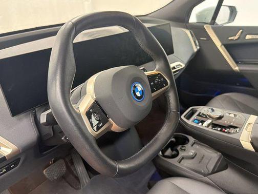 Mineral White Metallic 2025 BMW iX xDrive50