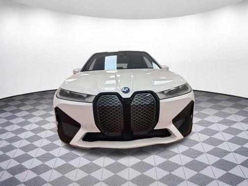 Mineral White Metallic 2025 BMW iX xDrive50