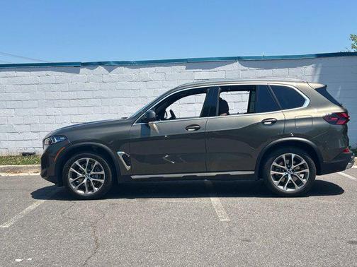 Manhattan Green Metallic 2026 BMW X5 xDrive40i
