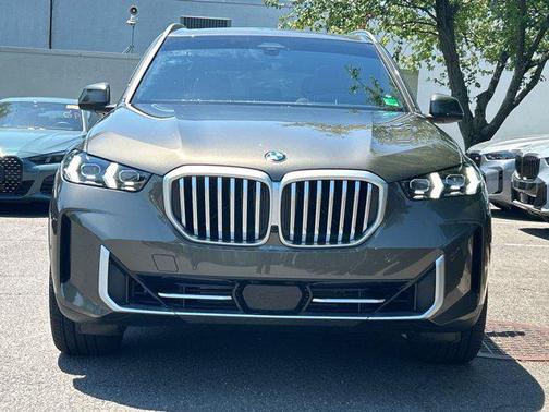 Manhattan Green Metallic 2026 BMW X5 xDrive40i