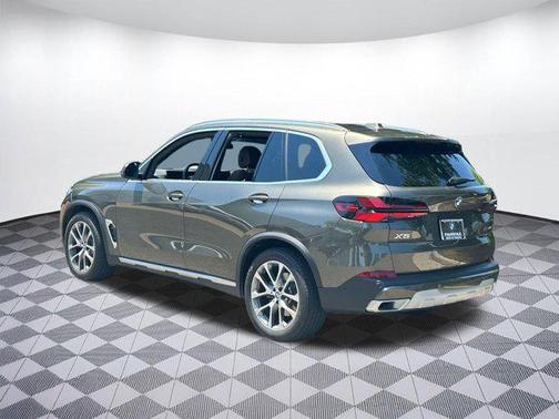 Manhattan Green Metallic 2026 BMW X5 xDrive40i