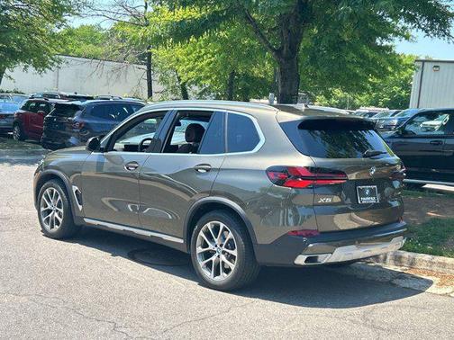 Manhattan Green Metallic 2026 BMW X5 xDrive40i