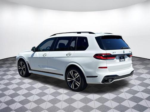 Alpine White 2024 BMW X7 xDrive40i